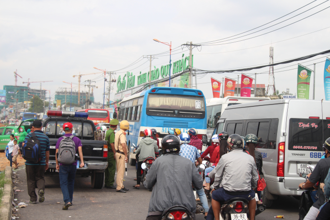 Cơ quan c&ocirc;ng an điều tiết ph&acirc;n luồng.