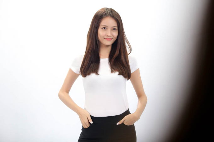 Nụ cười của th&iacute; sinh Mỹ Duy&ecirc;n l&agrave; được tặng cho b&agrave; m&oacute;n qu&agrave; b&agrave; y&ecirc;u th&iacute;ch.