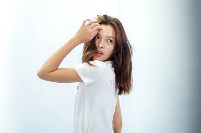 Diều khiến T&uacute; Hảo - C&ocirc; n&agrave;ng c&oacute; hơn 32 ng&agrave;n lượt theo d&otilde;i tr&ecirc;n mạng x&atilde; hội nở nụ cười hạnh ph&uacute;c nhất l&agrave; khi được chăm s&oacute;c sắc đẹp của m&igrave;nh.