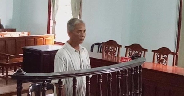 Xin án treo vì tuổi già, chân yếu