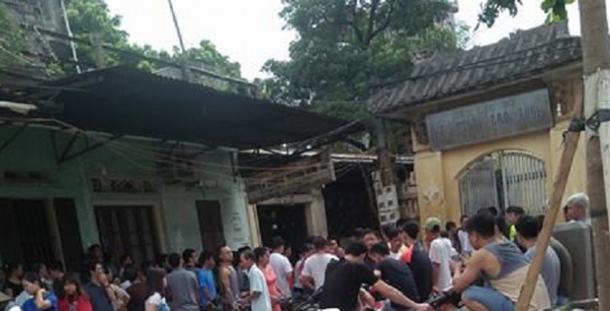 Nhiều người d&acirc;n b&agrave;ng ho&agrave;ng về sự việc xảy ra.