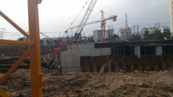 Nhiều hạng mục c&ograve;n giang dở.