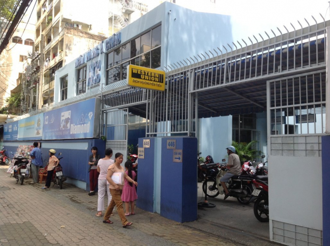 Khu nh&agrave; đất &ocirc;ng Thịnh nhiều năm đi khiếu nại đ&ograve;i về cho gia đ&igrave;nh b&agrave; Khanh, nay Ng&acirc;n h&agrave;ng ACB đang thu&ecirc; l&agrave;m hội sở.