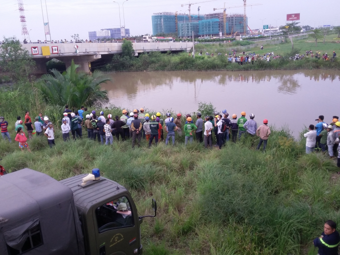 Hiện trường vụ t&igrave;m kiếm thi thể nạn nh&acirc;n.