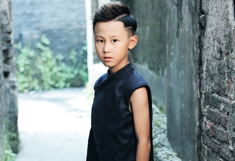 Hotboy nhí lạnh lùng hút mắt trong BST mang âm hưởng kiếm đạo