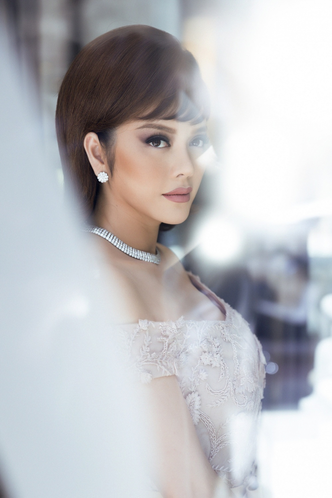 Tạp ch&iacute; Gala gọi L&yacute; Nh&atilde; Kỳ l&agrave;