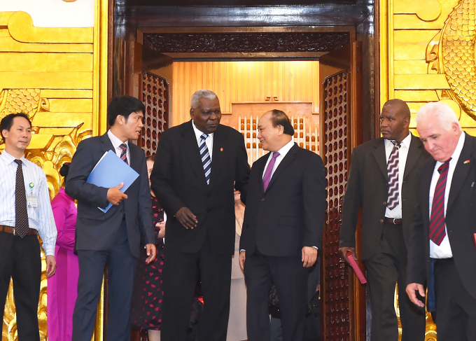 Thủ tướng Nguyễn Xu&acirc;n Ph&uacute;c đ&oacute;n tiếp chủ tịch Quốc hội Cuba.