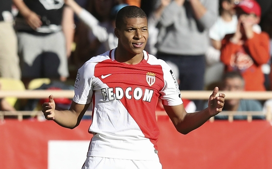 Mbappe kh&oacute; tho&aacute;t khỏi tay Real Madrid.