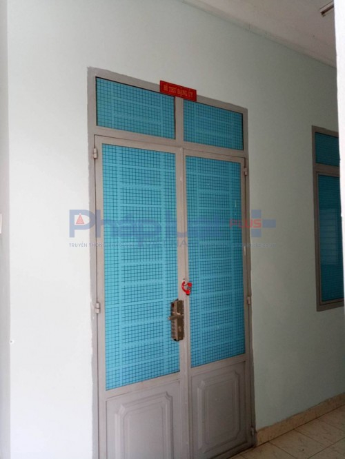 Ph&ograve;ng b&iacute; thư Đảng ủy kh&oacute;a cửa.