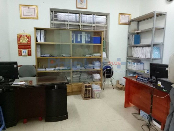 Văn ph&ograve;ng Uỷ ban mở cửa nhưng kh&ocirc;ng c&oacute; c&aacute;n bộ n&agrave;o l&agrave;m việc.