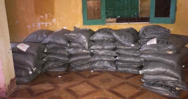 Hóa chất, đồ chơi bạo lực, thực phẩm bẩn… ầm ầm đi xe khách đến nơi tiêu thụ