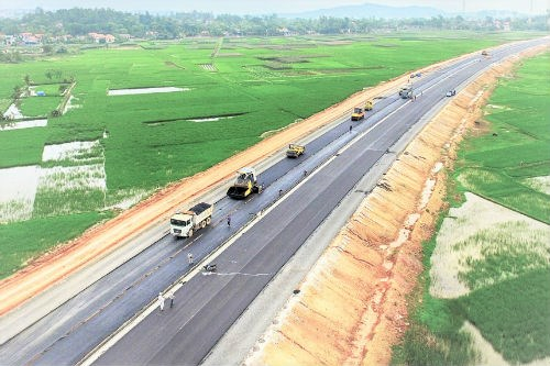 Dự &aacute;n cao tốc Bắc - Nam với tổng đầu tư 300.000 tỷ đồng, sẽ l&agrave; một &aacute;p lực c&ocirc;ng việc cực lớn với Cục QLXD &amp;amp;amp; CLCTGT.