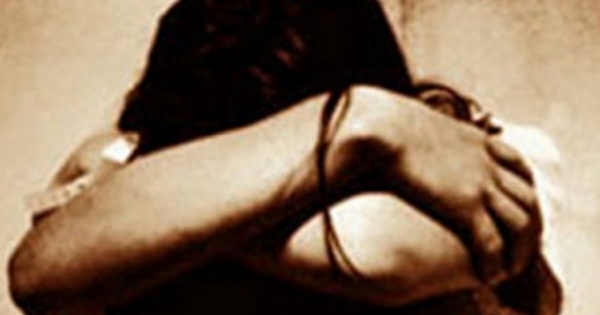 Bản thỏa thuận quái dị sau ngày mối tình vụng trộm bị bắt gặp