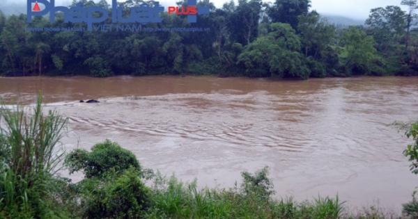 Hà Giang: Bí thư thôn cùng con trai mất tích khi đánh cá trên sông Lô