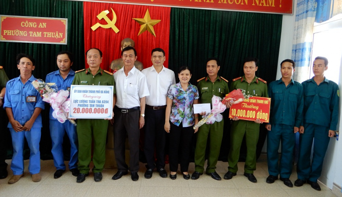 L&atilde;nh đạo TP Đ&agrave; Nẵng v&agrave; quận Thanh Kh&ecirc; khen thưởng&nbsp;