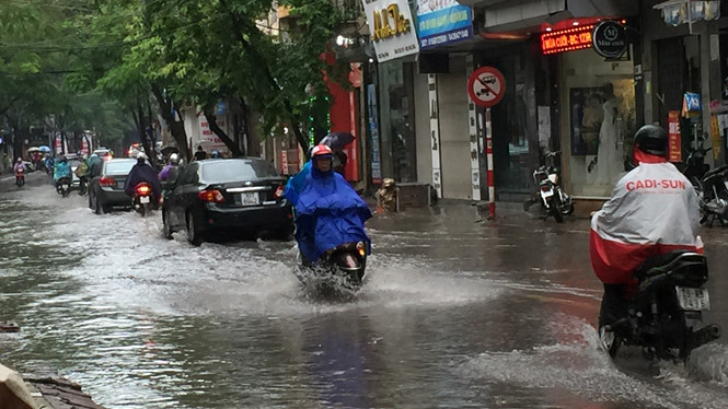C&aacute;c tỉnh miền Bắc, đặc biệt l&agrave; H&agrave; Nội sẽ c&oacute; đợt mưa lớn bắt đầu từ đ&ecirc;m nay 15/6 - 19/6. Ảnh: Ho&agrave;ng Phan