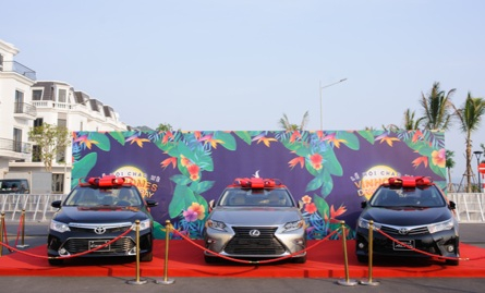 D&agrave;n xe sang đ&atilde; c&oacute; mặt tại th&agrave;nh phố Hạ Long để chờ chủ nh&acirc;n may mắn.