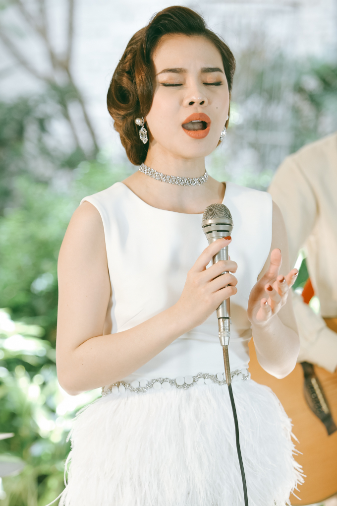 Giang Hồng Ngọc hóa quý cô cổ điển đài các trong MV nhạc xưa