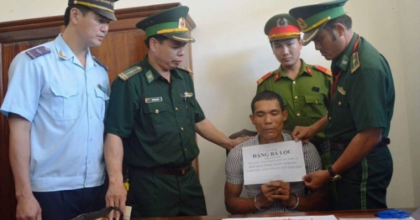 Liều lĩnh mang 4.000 viên hồng phiến qua cửa khẩu thì bị bắt