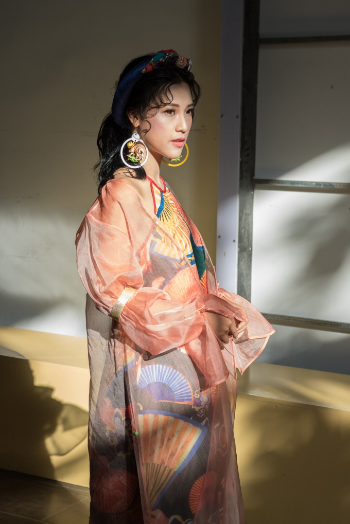 Ho&agrave;ng Oanh đổi style, ho&aacute; c&ocirc; Tấm dịu d&agrave;ng