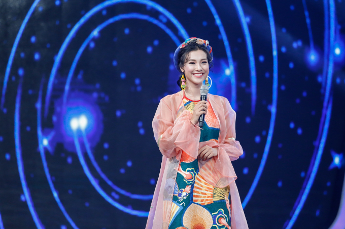 Ho&agrave;ng Oanh đổi style, ho&aacute; c&ocirc; Tấm dịu d&agrave;ng