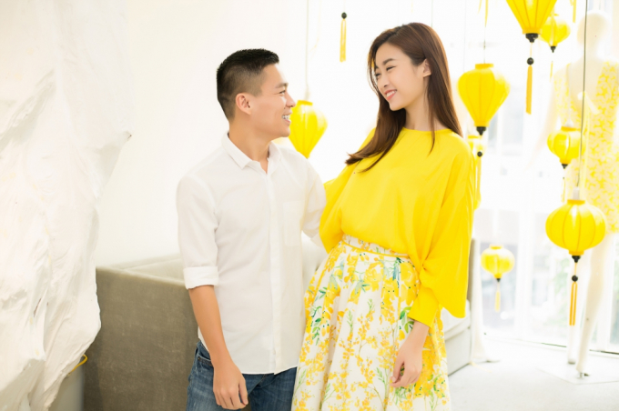 Hoa hậu Mỹ Linh, &Aacute; hậu Lệ Hằng đọ sắc với hoạ tiết hoa tử đằng, mimosa v&agrave;ng rực