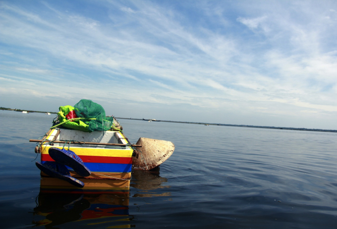 &nbsp;Vật dụng kh&ocirc;ng thể thiếu của họ mỗi khi dậm tr&igrave;a l&agrave; những th&ugrave;ng xốp, chậu, v&agrave; thuyền nếu c&oacute;.