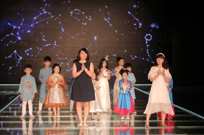 BST &ldquo;12 cung ho&agrave;ng đạo&rdquo; đến từ NTK Phương Nguyễn Silk g&acirc;y được ấn tượng mạnh với khan giả.&nbsp;