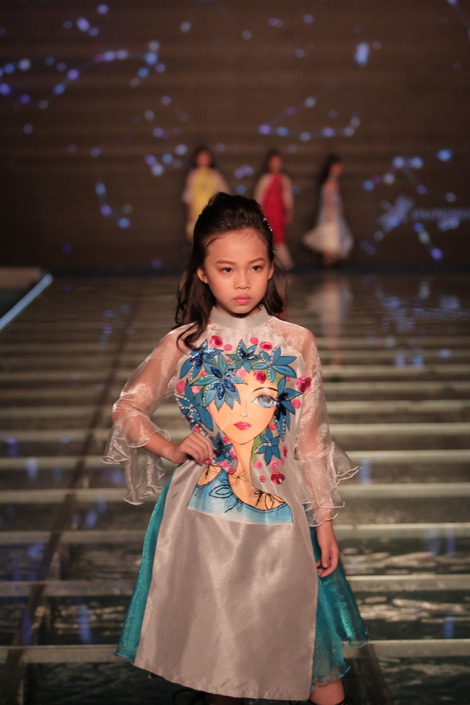 Sự chuy&ecirc;n nghiệp được c&aacute;c mẫu nh&iacute; thể hiện qua từng n&eacute;t mặt đầy cảm x&uacute;c của c&aacute;c b&eacute;.