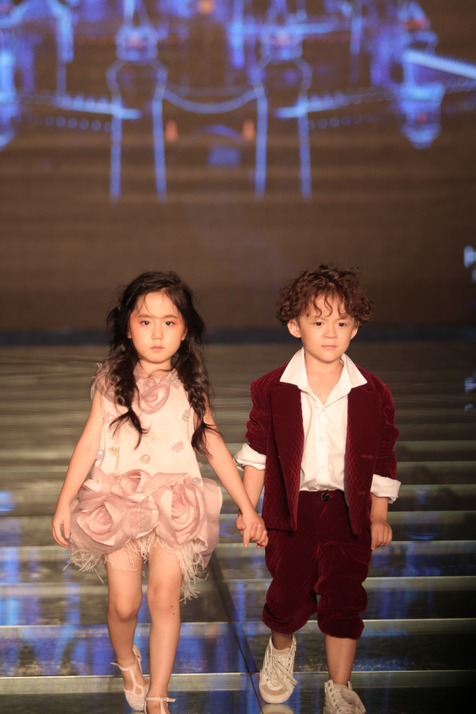 Kh&aacute;n giả m&atilde;n nh&atilde;n với Tuần lễ thời trang trẻ em Việt Nam - Vietnam Junior Fashion Week m&ugrave;a thứ 3