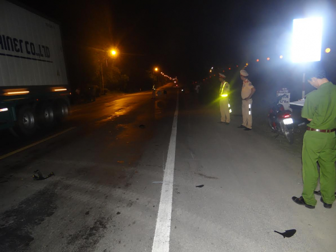 Hiện trường xảy ra vụ xe m&aacute;y t&ocirc;ng chết người rồi bỏ trốn. Ảnh: CADP.