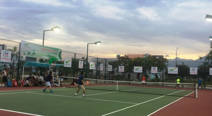 Doanh nghiệp, c&aacute;n bộ tại Đ&agrave; Nẵng, Quảng Nam c&oacute; th&ecirc;m s&acirc;n chơi r&egrave;n luyện sức khỏe.