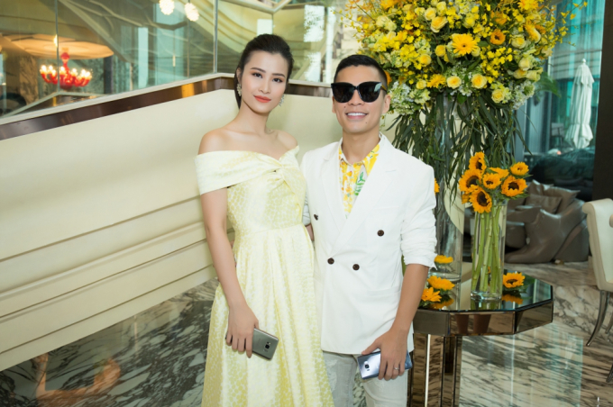 D&agrave;n mỹ nh&acirc;n khoe sắc với hoạ tiết hoa mimosa, hoa tử đằng của Adrian Anh Tuấn