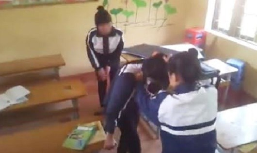 Xuống cấp về đạo đức xã hội: Không ngăn chặn sớm sẽ 