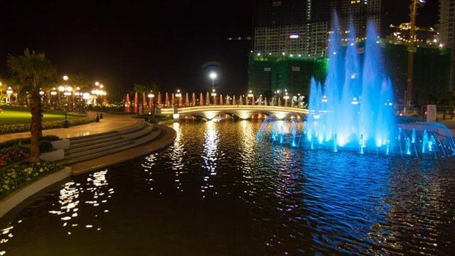 Với vị tr&iacute; Nhất cận thị - Nhị cận giang - Tam cận lộ Vinhomes Central Park rực rỡ b&ecirc;n s&ocirc;ng S&agrave;i G&ograve;n ngay vị tr&iacute; trung t&acirc;m th&agrave;nh phố.