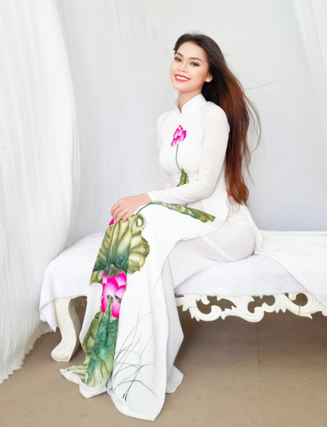 V&otilde; H&agrave; Tr&acirc;n (SN 1998, Tiền Giang).