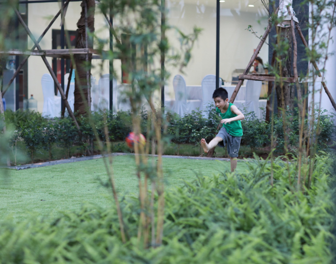 Kh&ocirc;ng gian y&ecirc;n b&igrave;nh b&ecirc;n trong Goldmark City.