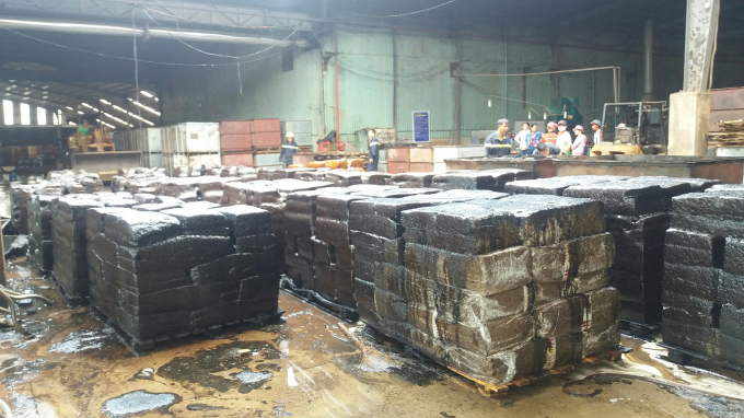 Hiện trường c&ograve;n s&oacute;t lại sau vụ ch&aacute;y lớn.