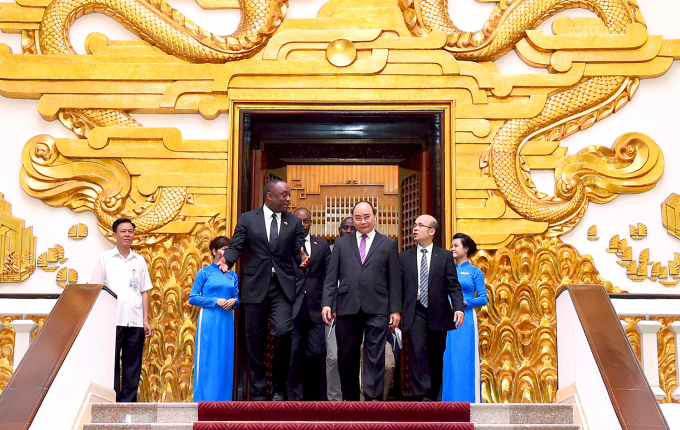 Chủ tịch Thượng viện Youri Latortue cảm ơn Thủ tướng&nbsp; Nguyễn Xu&acirc;n Ph&uacute;c v&agrave; nh&acirc;n d&acirc;n Việt Nam đ&atilde; d&agrave;nh cho đo&agrave;n sự đ&oacute;n tiếp trọng thị v&agrave; ch&acirc;n t&igrave;nh.