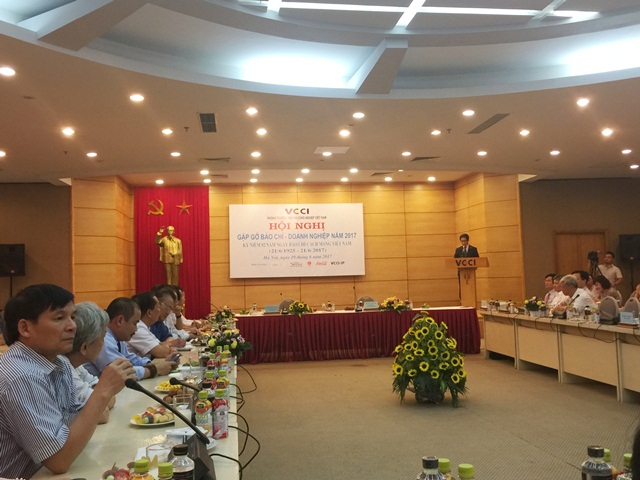 B&aacute;o ch&iacute; đang g&oacute;p phần đắc lực v&agrave;o cải thiện m&ocirc;i trường kinh doanh, n&acirc;ng cao năng lực cạnh tranh của Việt Nam.