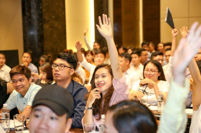 Kh&ocirc;ng kh&iacute; h&agrave;o hứng v&agrave; nhiệt t&igrave;nh trao đổi, giải đ&aacute;p thắc mắc tại chương tr&igrave;nh.