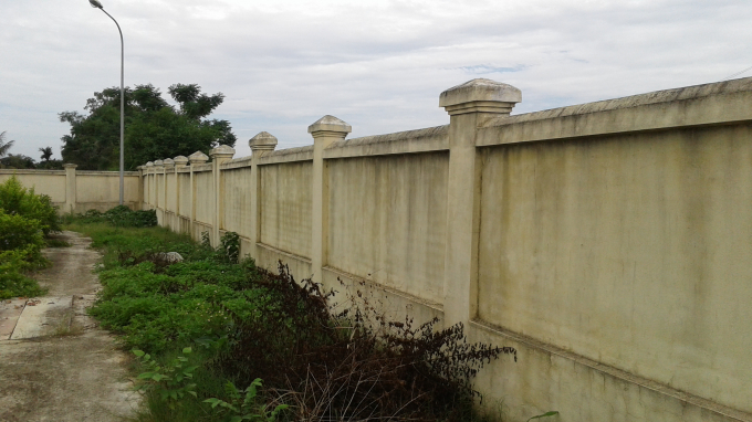 Đoạn tường Huy c&ugrave;ng nh&oacute;m bạn tr&egrave;o v&agrave;o tắm trộm trong bể chứa Nh&agrave; m&aacute;y nước Minh Lộc. Ảnh: Nguyệt Chi