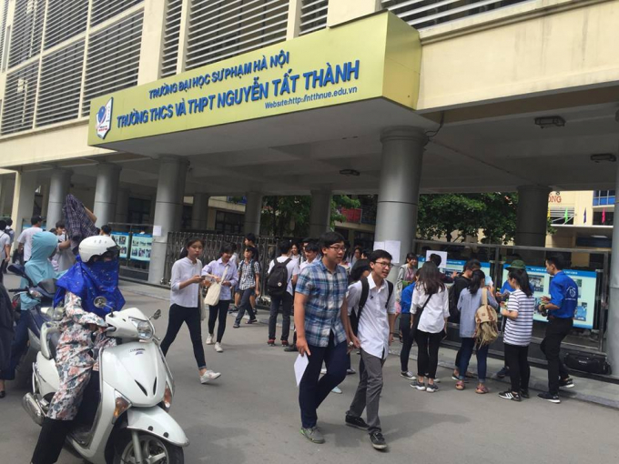 Chỉ hơn 30p l&agrave;m thủ tục dự thi, gi&aacute;m thị đ&atilde; cho c&aacute;c em th&iacute; sinh ra về.