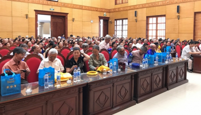 Hội thảo thu h&uacute;t số lượng lớn người cao tuổi tới tham dự.