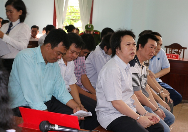 C&aacute;c bị c&aacute;o tại t&ograve;a. (Ảnh: b&aacute;o D&acirc;n tr&iacute;)