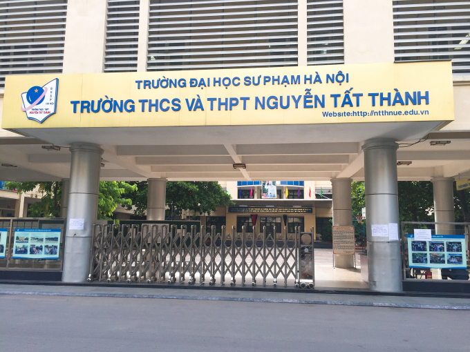 Đ&uacute;ng 7h30, th&iacute; sinh ch&iacute;nh thức bắt đầu l&agrave;m b&agrave;i thi m&ocirc;n Ngữ văn.