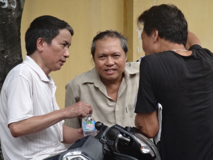 &nbsp;Phụ huynh, mỗi người một t&acirc;m trạng tuy nhi&ecirc;n điểm chung vẫn l&agrave; lo lắng cho c&aacute;c sĩ tử.