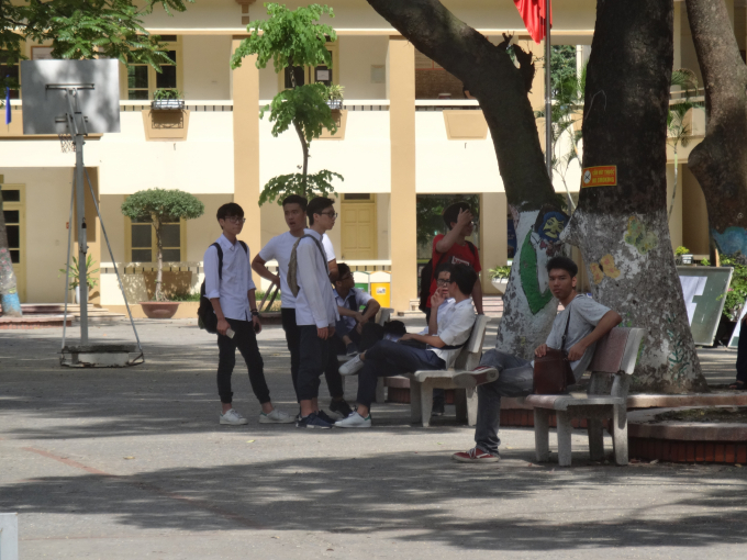 Ngay từ 9h đ&atilde; c&oacute; những th&iacute; sinh ho&agrave;n th&agrave;nh b&agrave;i thi đầu ti&ecirc;n của m&igrave;nh.