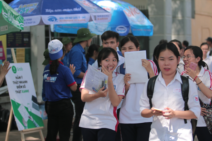 &nbsp;Nụ cười, sự lạc quan l&agrave; điều dễ nhận thấy nhất ở k&igrave; thi THPT quốc gia năm nay.