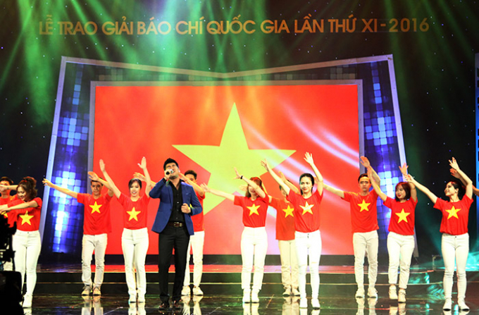 Chương tr&igrave;nh nghệ thuật tại Lễ trao giải.